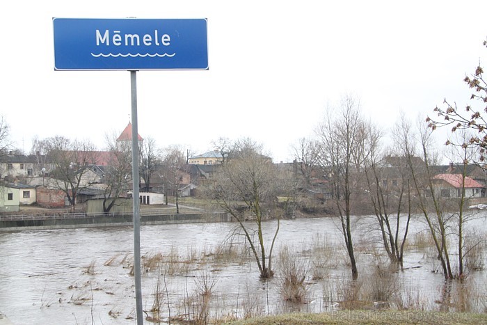Daudzās Latvijas upēs ir sācies palu laiks. Travelnews.lv piefiksēja palu laiku Mēmelē, kura tek cauri Bauskai Daudzās Latvijas upēs ir sācies palu laiks. Travelnews.lv piefiksēja palu laiku Mēmelē, kura tek cauri Bauskai 57997