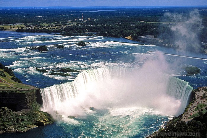 Niagara ūdenskritums atrodas uz ASV un Kanādas robežas, kas ir viens no populārākajiem tūrisma objektiem pasaulē 58155