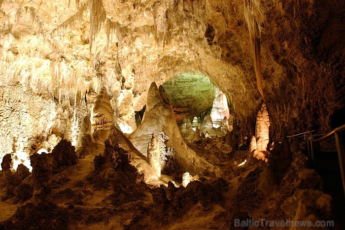 Karlsbad alas atrodas ASV, Carlsbad Caverns Nacionālajā parkā
Foto: Terre.sans.frontiere.free.fr Karlsbad alas atrodas ASV, Carlsbad Caverns Nacionālajā parkā
Foto: Terre.sans.frontiere.free.fr 58445