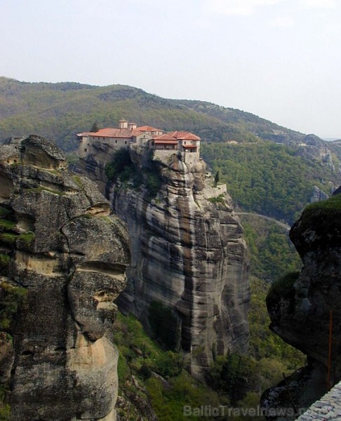 Meteora ir akmens pilsēta Grieķijā, kur uz klinšu virsotnēm ir uzbūvēti vairāki klosteri
Foto: Terre.sans.frontiere.free.fr Meteora ir akmens pilsēta Grieķijā, kur uz klinšu virsotnēm ir uzbūvēti vairāki klosteri
Foto: Terre.sans.frontiere.free.fr 58453