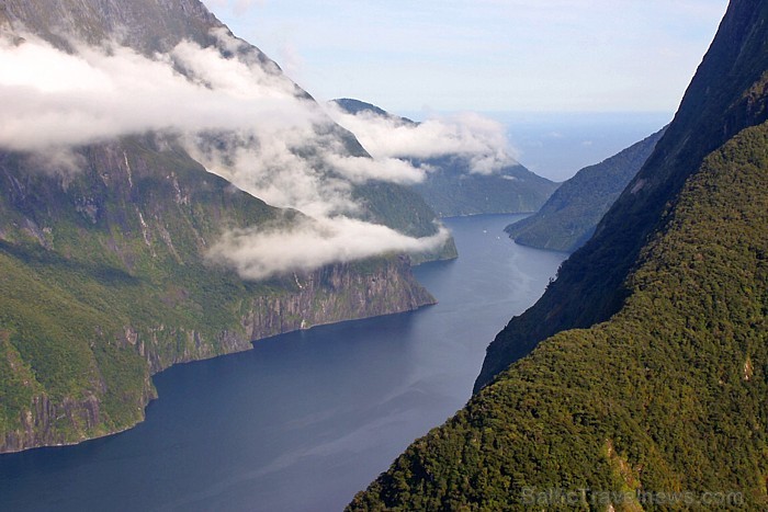 Milforda fjords atrodas Jaunzēlandē un tas stiepjas 16 km garumā
Foto: Terre.sans.frontiere.free.fr Milforda fjords atrodas Jaunzēlandē un tas stiepjas 16 km garumā
Foto: Terre.sans.frontiere.free.fr 58454