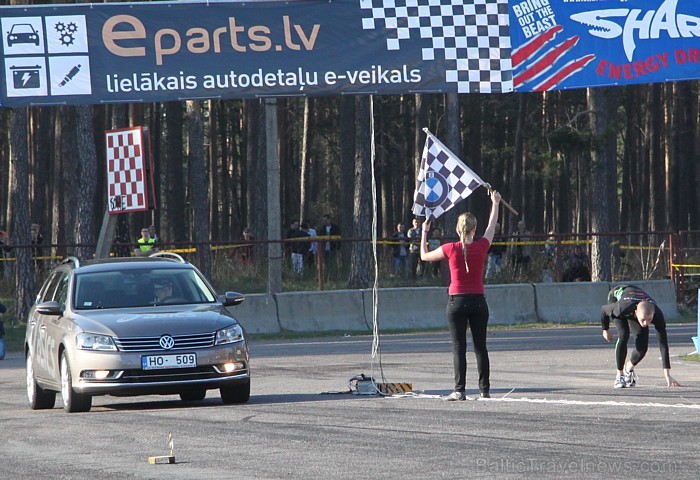 Latvijas Dragreisa čempionāta 1.posms (25.04.2011) Biķerniekos - kurš ātrāks 2x50m - cilvēks vai auto? 58590