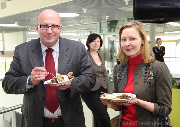 Lidsabiedrības airBaltic biznesa klases ēdienus prezentē populārais šefpavārs Mārtiņš Rītiņš 59380