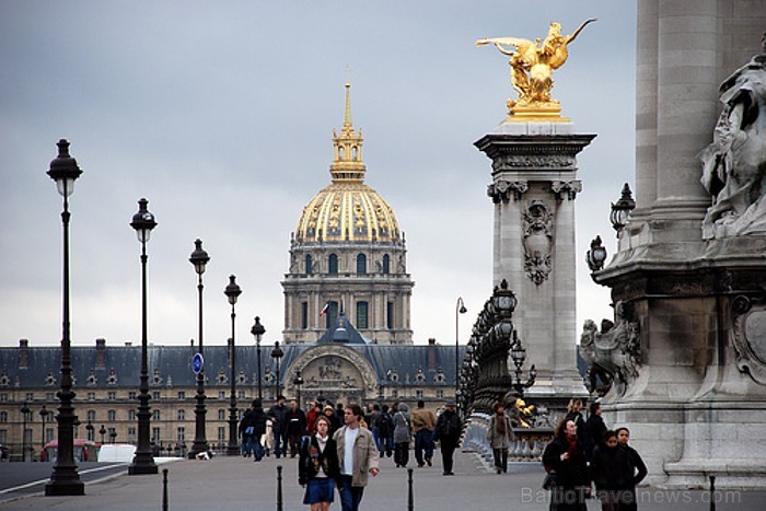 ...Les Invalides. Pati Parīze pārsteidz apmeklētājus ar tās neparasto arhitektūru, daudzajiem muzejiem un ir zināma, kā mīlnieku pilsēta ...Les Invalides. Pati Parīze pārsteidz apmeklētājus ar tās neparasto arhitektūru, daudzajiem muzejiem un ir zināma, kā mīlnieku pilsēta 60913
