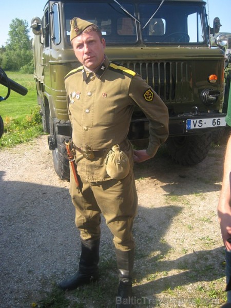 Edgars Kārklevalks vienīgais Latvijā piedāvā braucienu ar paša atjaunoto armijas gaziku pa Ziemeļkurzemes bijušajām militārajām teritorijām Edgars Kārklevalks vienīgais Latvijā piedāvā braucienu ar paša atjaunoto armijas gaziku pa Ziemeļkurzemes bijušajām militārajām teritorijām 61240