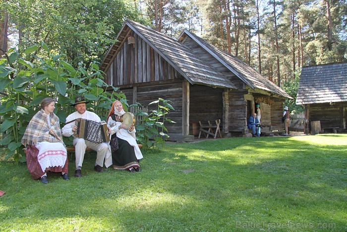 Tautas lietišķās mākslas darinājumu gadatirgus notiek Latvijas Etnogrāfiskajā brīvdabas muzejā no 4.06 līdz 5.06.2011 - www.brivdabasmuzejs.lv 61395