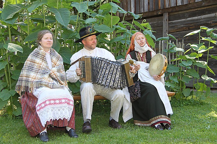 Tautas lietišķās mākslas darinājumu gadatirgus notiek Latvijas Etnogrāfiskajā brīvdabas muzejā no 4.06 līdz 5.06.2011 - www.brivdabasmuzejs.lv 61396