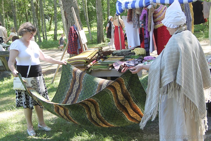 Tautas lietišķās mākslas darinājumu gadatirgus notiek Latvijas Etnogrāfiskajā brīvdabas muzejā no 4.06 līdz 5.06.2011 - www.brivdabasmuzejs.lv 61415