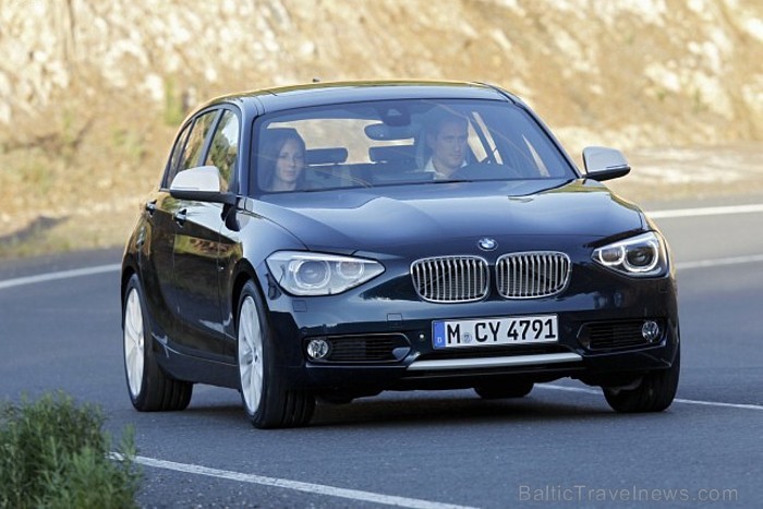 Jaunais BMW 1.sērijas F20 modelis, kas ir otrās paaudzes modelis un pircēji to varēs iegādāties jau 2011.gada rudenī. Foto: BMW.com Jaunais BMW 1.sērijas F20 modelis, kas ir otrās paaudzes modelis un pircēji to varēs iegādāties jau 2011.gada rudenī. Foto: BMW.com 61463