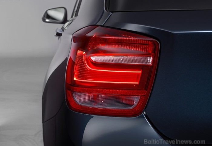 Jaunais BMW 1.sērijas F20 modelis, kas ir otrās paaudzes modelis un pircēji to varēs iegādāties jau 2011.gada rudenī. Foto: BMW.com Jaunais BMW 1.sērijas F20 modelis, kas ir otrās paaudzes modelis un pircēji to varēs iegādāties jau 2011.gada rudenī. Foto: BMW.com 61465