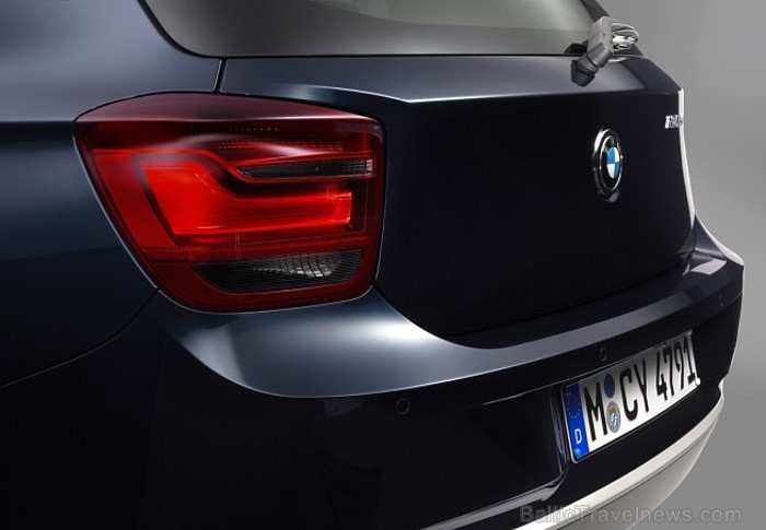 Jaunais BMW 1.sērijas F20 modelis, kas ir otrās paaudzes modelis un pircēji to varēs iegādāties jau 2011.gada rudenī. Foto: BMW.com Jaunais BMW 1.sērijas F20 modelis, kas ir otrās paaudzes modelis un pircēji to varēs iegādāties jau 2011.gada rudenī. Foto: BMW.com 61467