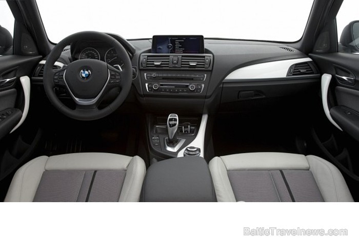 Jaunais BMW 1.sērijas F20 modelis, kas ir otrās paaudzes modelis un pircēji to varēs iegādāties jau 2011.gada rudenī. Foto: BMW.com Jaunais BMW 1.sērijas F20 modelis, kas ir otrās paaudzes modelis un pircēji to varēs iegādāties jau 2011.gada rudenī. Foto: BMW.com 61475