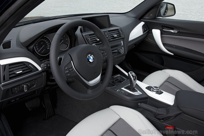 Jaunais BMW 1.sērijas F20 modelis, kas ir otrās paaudzes modelis un pircēji to varēs iegādāties jau 2011.gada rudenī. Foto: BMW.com Jaunais BMW 1.sērijas F20 modelis, kas ir otrās paaudzes modelis un pircēji to varēs iegādāties jau 2011.gada rudenī. Foto: BMW.com 61476