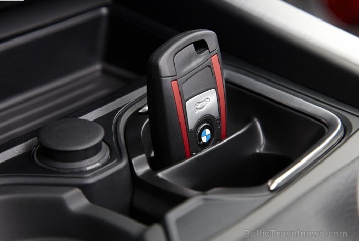 Jaunais BMW 1.sērijas F20 modelis, kas ir otrās paaudzes modelis un pircēji to varēs iegādāties jau 2011.gada rudenī. Foto: BMW.com Jaunais BMW 1.sērijas F20 modelis, kas ir otrās paaudzes modelis un pircēji to varēs iegādāties jau 2011.gada rudenī. Foto: BMW.com 61478