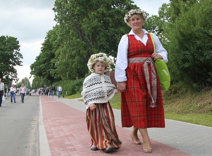 Līgo svētku koncerts «Latvija līgo Ikšķilē 2011» - vairāk bilžu un arī balva no Dikļu pils - Fb.com/Travelnews.lv 62299