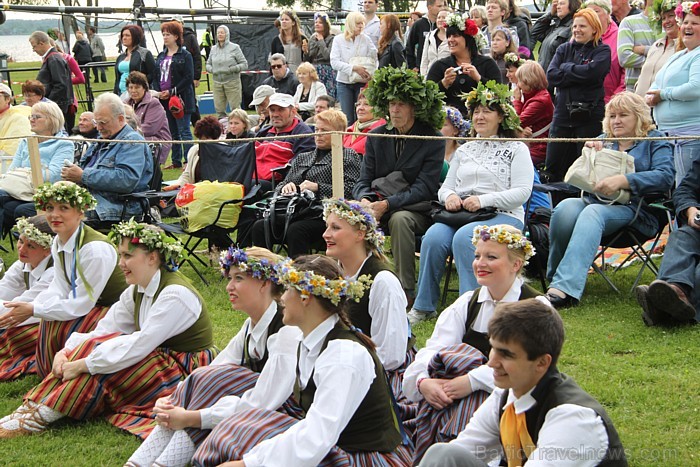 Līgo svētku koncerts «Latvija līgo Ikšķilē 2011» - vairāk bilžu un arī balva no Dikļu pils - Fb.com/Travelnews.lv 62301