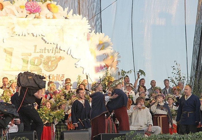 Līgo svētku koncerts «Latvija līgo Ikšķilē 2011» - vairāk bilžu un arī balva no Dikļu pils - Fb.com/Travelnews.lv 62346