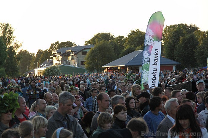 Līgo svētku koncerts «Latvija līgo Ikšķilē 2011» - vairāk bilžu un arī balva no Dikļu pils - Fb.com/Travelnews.lv 62351