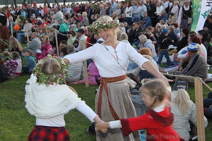Līgo svētku koncerts «Latvija līgo Ikšķilē 2011» - vairāk bilžu un arī balva no Dikļu pils - Fb.com/Travelnews.lv 62352