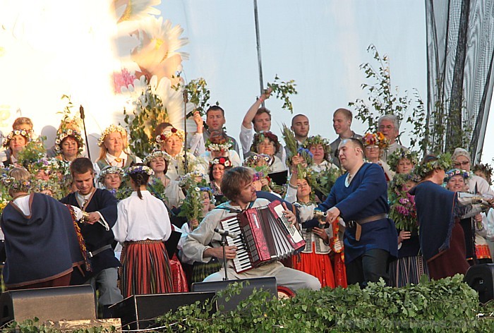 Līgo svētku koncerts «Latvija līgo Ikšķilē 2011» - vairāk bilžu un arī balva no Dikļu pils - Fb.com/Travelnews.lv 62364