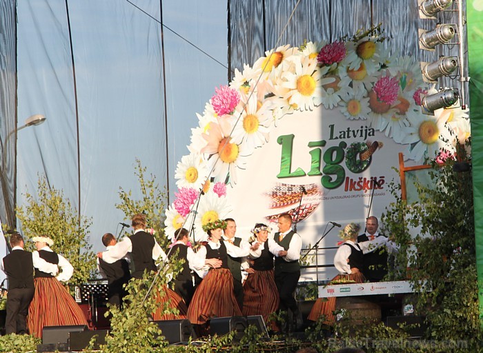 Līgo svētku koncerts «Latvija līgo Ikšķilē 2011» - vairāk bilžu un arī balva no Dikļu pils - Fb.com/Travelnews.lv 62366