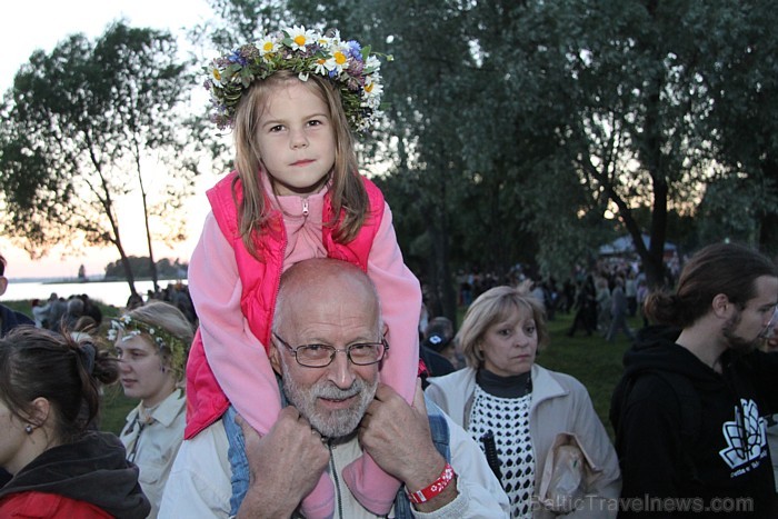 Līgo svētku koncerts «Latvija līgo Ikšķilē 2011» - vairāk bilžu un arī balva no Dikļu pils - Fb.com/Travelnews.lv 62378
