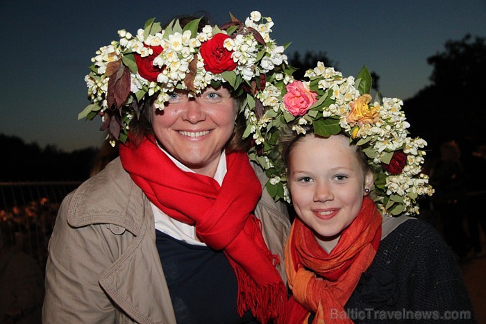 Līgo svētku koncerts «Latvija līgo Ikšķilē 2011» - vairāk bilžu un arī balva no Dikļu pils - Fb.com/Travelnews.lv 62381