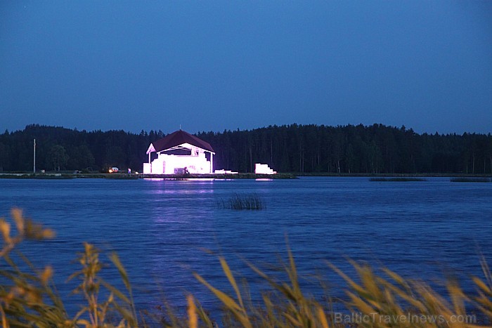 Līgo svētku koncerts «Latvija līgo Ikšķilē 2011» - vairāk bilžu un arī balva no Dikļu pils - Fb.com/Travelnews.lv 62386