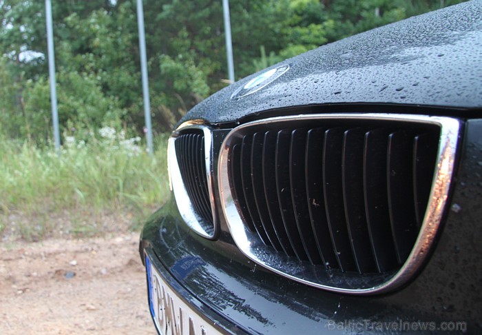 Uzņēmuma dienesta BMW 120d ar valsts numura zīmēm BMWAUTO ir pazīstams Latvijas tūrisma nozarē, jo ar to tika apbraukāti visi Latvijas novadi un apmek 62780