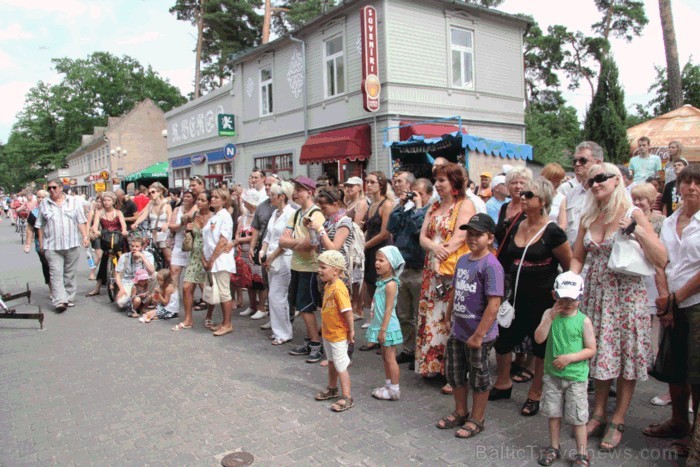 Foto: Jūrmalas TIC. 02.07.2011 Jūrmalā notika Jomas ielas svētki, kuri pulcēja tūkstošiem pilsētnieku, pilsētas viesu, baikeru un sportistu. Vairāk in 62861