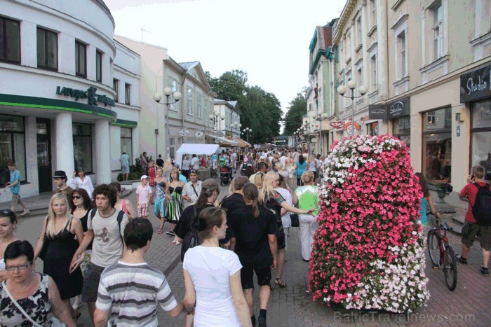 Foto: Jūrmalas TIC. 02.07.2011 Jūrmalā notika Jomas ielas svētki, kuri pulcēja tūkstošiem pilsētnieku, pilsētas viesu, baikeru un sportistu. Vairāk in Foto: Jūrmalas TIC. 02.07.2011 Jūrmalā notika Jomas ielas svētki, kuri pulcēja tūkstošiem pilsētnieku, pilsētas viesu, baikeru un sportistu. Vairāk in 62868