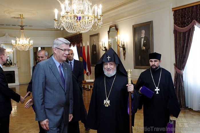 Armēņu apustuliskā baznīcas patriarhs Katolikosa Karekina II vizītē pie Latvijas valsts Prezidenta Valda Zatlera Armēņu apustuliskā baznīcas patriarhs Katolikosa Karekina II vizītē pie Latvijas valsts Prezidenta Valda Zatlera 62991