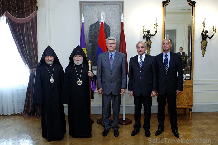 Armēņu apustuliskā baznīcas patriarhs Katolikosa Karekina II, Latvijas valsts Prezidenta Valdis Zatlers, Armēnijas vēstnieks Latvijā un Latvijas armēņ Armēņu apustuliskā baznīcas patriarhs Katolikosa Karekina II, Latvijas valsts Prezidenta Valdis Zatlers, Armēnijas vēstnieks Latvijā un Latvijas armēņ 62992