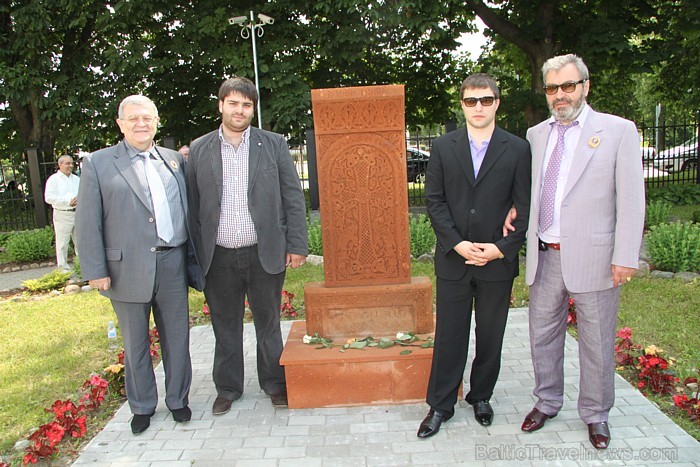 Armēņu apustuliskā baznīca un Latvijas armēņu kopiena iesvēta savu dievnamu kopā patriarhu Katolikosa Karekina II. Armēņu apustuliskā baznīca un Latvijas armēņu kopiena iesvēta savu dievnamu kopā patriarhu Katolikosa Karekina II. 63058