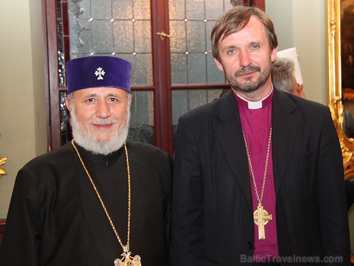 Melngalvju nams. Armēņu apustuliskā baznīca un Latvijas armēņu kopiena iesvēta savu dievnamu kopā patriarhu Katolikosa Karekina II. Melngalvju nams. Armēņu apustuliskā baznīca un Latvijas armēņu kopiena iesvēta savu dievnamu kopā patriarhu Katolikosa Karekina II. 63136