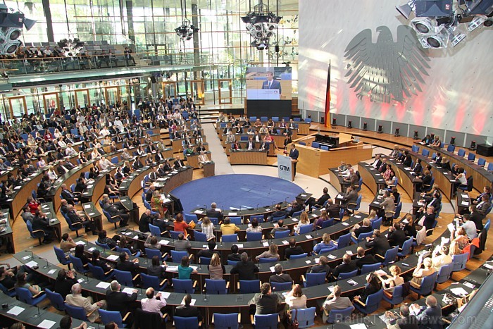 Bijusī parlamenta ēka Bonnā tiek izmantota starptautiskiem simpozijiem un kongresiem www.worldccbonn.com 63690