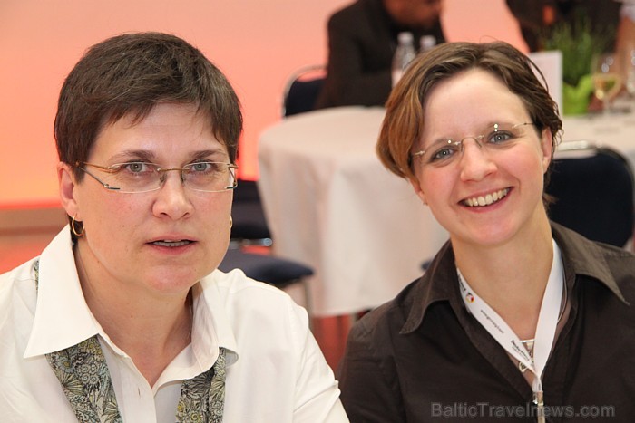 Bijusī parlamenta ēka Bonnā tiek izmantota starptautiskiem simpozijiem un kongresiem www.worldccbonn.com Bijusī parlamenta ēka Bonnā tiek izmantota starptautiskiem simpozijiem un kongresiem www.worldccbonn.com 63711