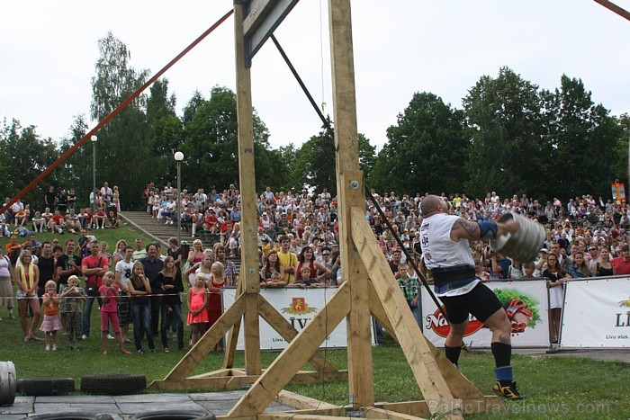 Preiļu novada svētki 2011 (www.preili.lv) - spēkavīru sacensības Foto: ParStipru.lv 64115