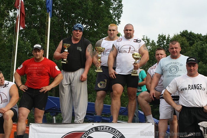 Preiļu novada svētki 2011 (www.preili.lv) - spēkavīru sacensības Foto: ParStipru.lv 64120