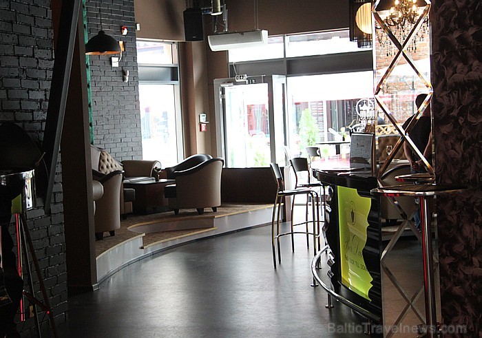 Bar Duck apvieno jaunu, mūsdienīgs stilu, izmeklētu virtuvi, plašu dzērienu un ēdienu klāstu (www.facebook.com/BarDuck.lv) Bar Duck apvieno jaunu, mūsdienīgs stilu, izmeklētu virtuvi, plašu dzērienu un ēdienu klāstu (www.facebook.com/BarDuck.lv) 64438