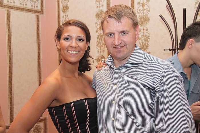 Konkura dalībniece Jenna Hof no Togo un Aivars Mackevičs Baltictravelnews.com
 direktors 64494