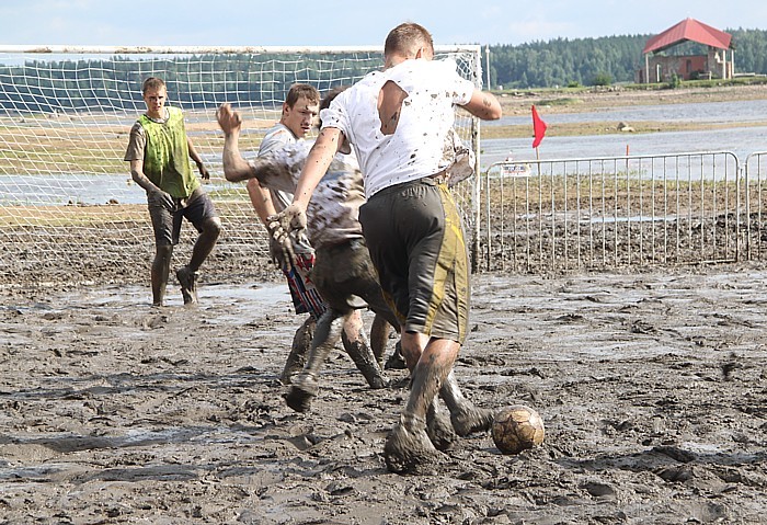 23.07.2011 Ikšķilē noris jau otrais Latvijas Dubļu festivāls 64763