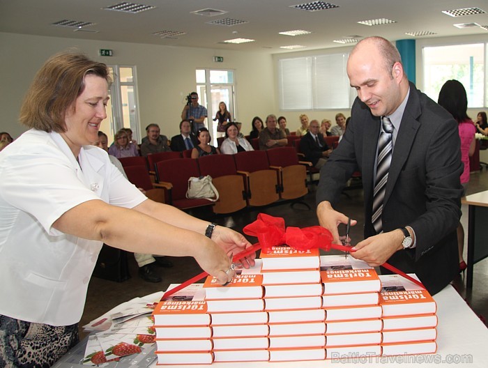 Biznesa augstskola Turība prezentē apjomīgāko grāmatu tūrisma mārketingā, kas ir izdota latviešu valodā - Valters Freijers «Tūrisma mārketings» Biznesa augstskola Turība prezentē apjomīgāko grāmatu tūrisma mārketingā, kas ir izdota latviešu valodā - Valters Freijers «Tūrisma mārketings» 65930