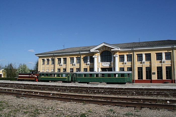 Gulbenes-Alūksnes šaursliežu dzelzceļš ir 750 mm šaursliežu dzelzceļa posms, kas saglabājies no 1903. gadā būvētās dzelzceļa līnijas Pļaviņas-Gulbene- 66024