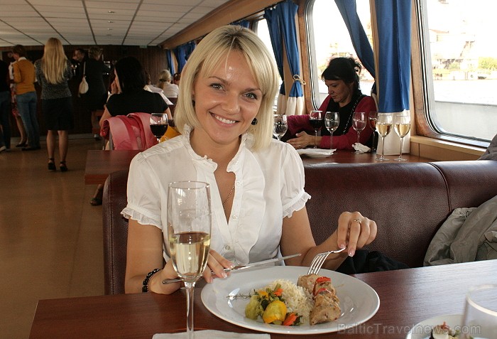 Tūroperators Novatours atklāj ziemas tūrisma sezonu un prezentē jaunus ceļojumu galamērķus (02.09.2011) www.novatours.lv Tūroperators Novatours atklāj ziemas tūrisma sezonu un prezentē jaunus ceļojumu galamērķus (02.09.2011) www.novatours.lv 66515