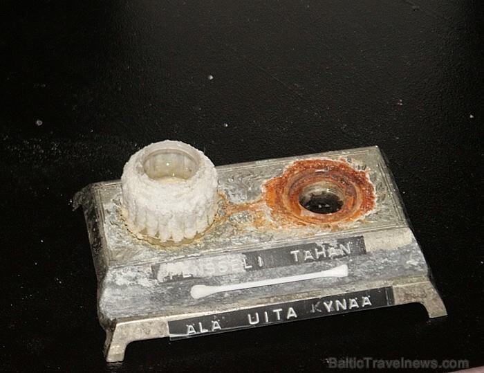 Neredzamā tinte, ar kuras ziņojumu ir iespēja iepazīties zem ultraviolētās gaismas vai citrona sulas. Neredzamā tinte, ar kuras ziņojumu ir iespēja iepazīties zem ultraviolētās gaismas vai citrona sulas. 66804