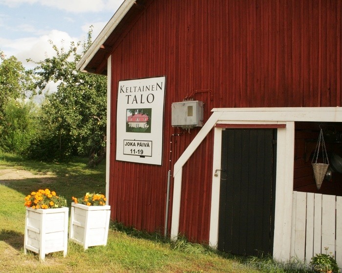 Lauku māja «Keltainen Talo» ar bed& breakfast piedāvājumu ir viena no populārākajām izmitināšanas vietām ciematiņā Pälkäne. Rezervē lidojumu Rīga-Tamp 66950