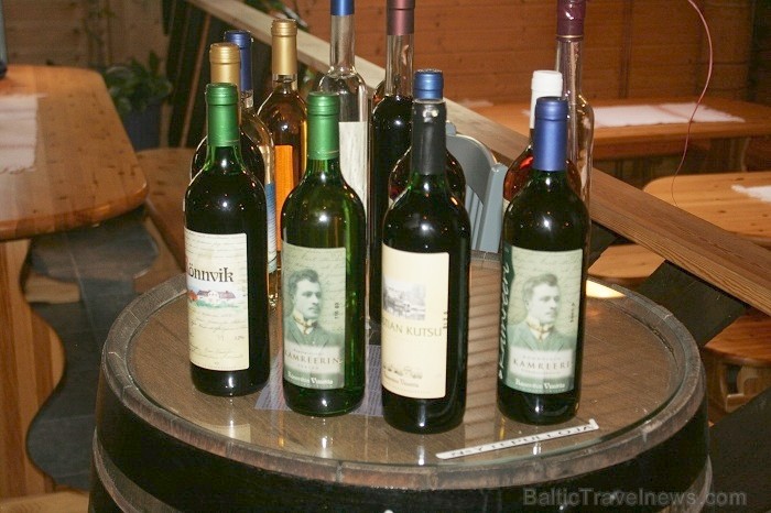Ronnvikin Viinitila apmeklētājiem prezentē un piedāvā nobaudīt  četrus dažādas šķirnes vīnus.Rezervē lidojumu:www.ryanair.com 67000