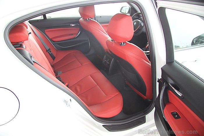 Secinājums: BMW pirmais modelis ir saglabājis vecās labās vadības īpašības un ir kļuvis mazliet lielāks. Mazliet neierasta ir motora pārsega forma no Secinājums: BMW pirmais modelis ir saglabājis vecās labās vadības īpašības un ir kļuvis mazliet lielāks. Mazliet neierasta ir motora pārsega forma no 67150