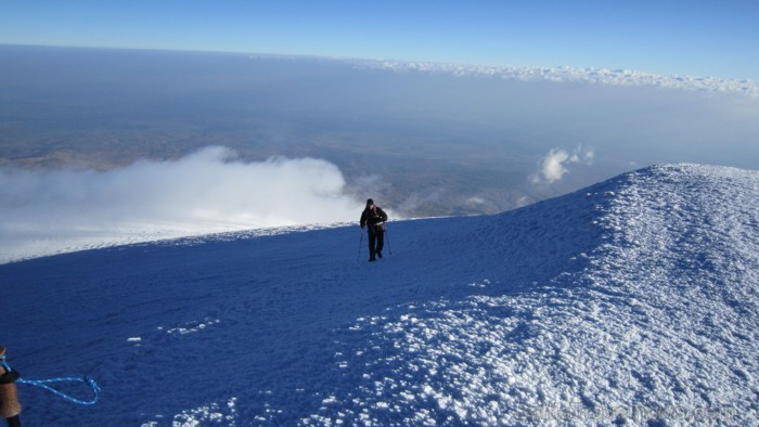 Alida Tūrs  valdes priekšsēdētājs Arno Ter-Saakovs iekaro Turcijas augstākā punkta Ararata virsotni 09.2011.) 67290